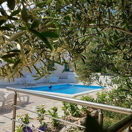 Holiday House M&A&K With Swimming Pool Kaštel Štafilić Eksteriør billede