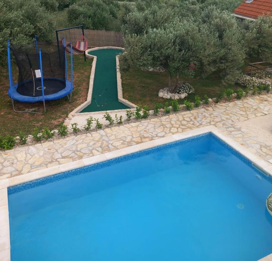Holiday House M&A&K With Swimming Pool Kaštel Štafilić Eksteriør billede