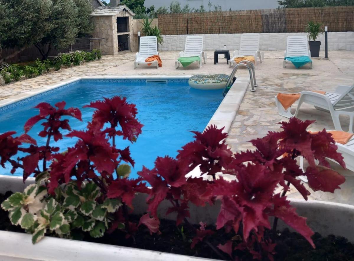 Holiday House M&A&K With Swimming Pool Kaštel Štafilić Eksteriør billede