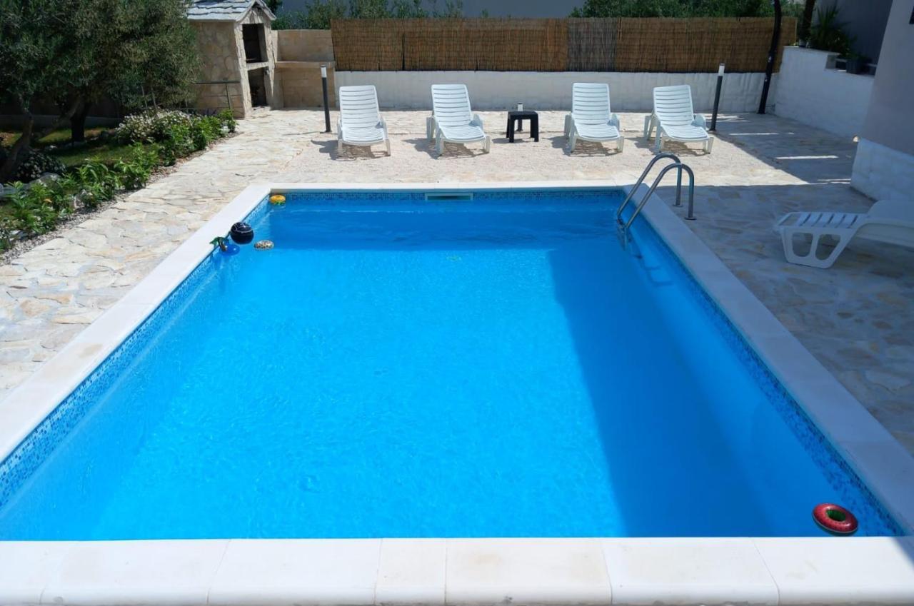Holiday House M&A&K With Swimming Pool Kaštel Štafilić Eksteriør billede