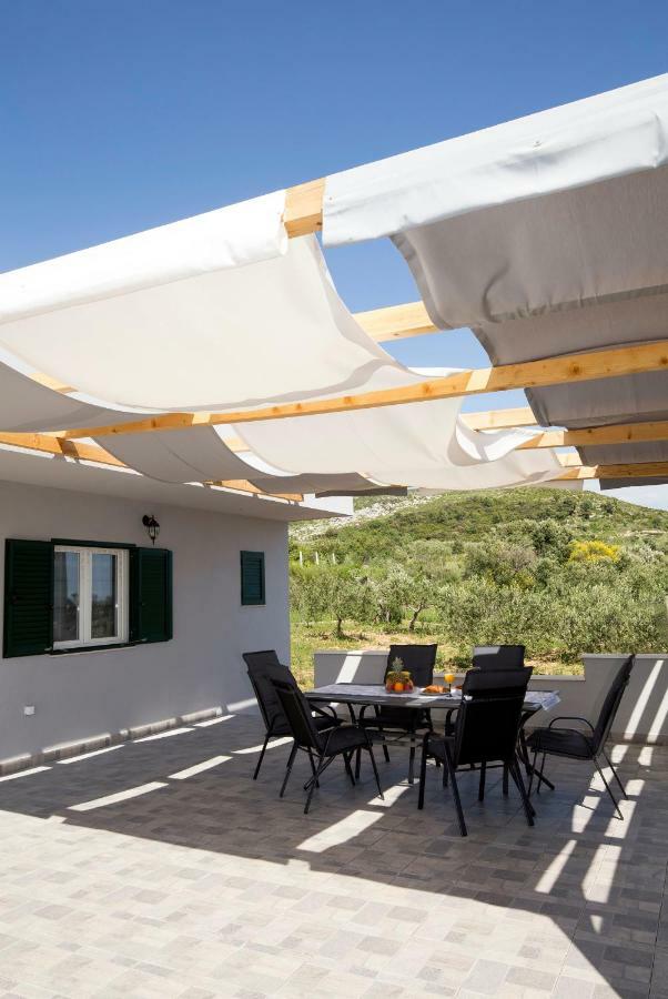 Holiday House M&A&K With Swimming Pool Kaštel Štafilić Eksteriør billede